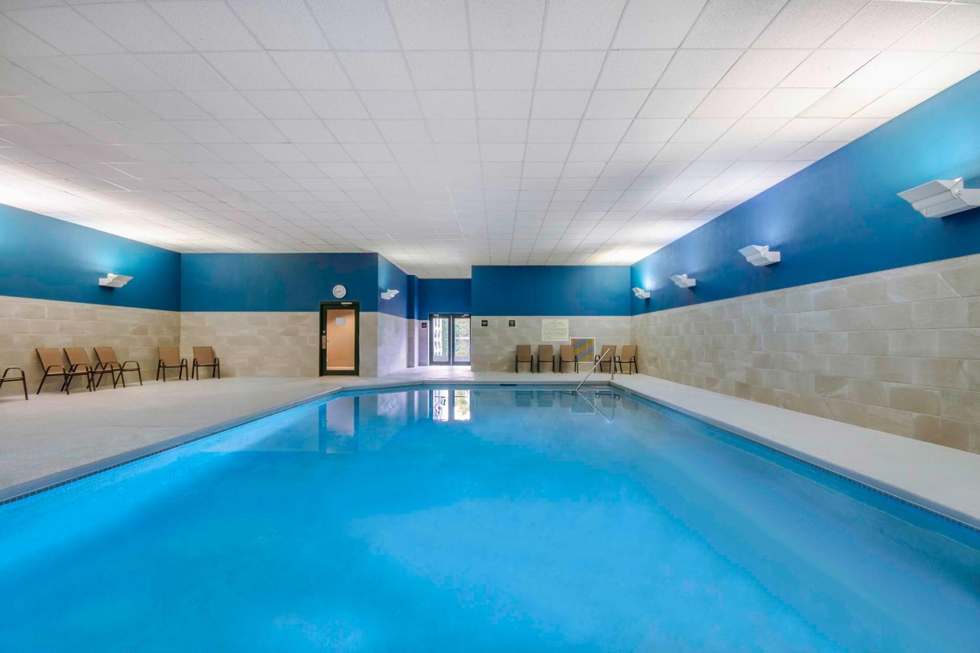 Hampton Inn East Aurora Bagian luar foto