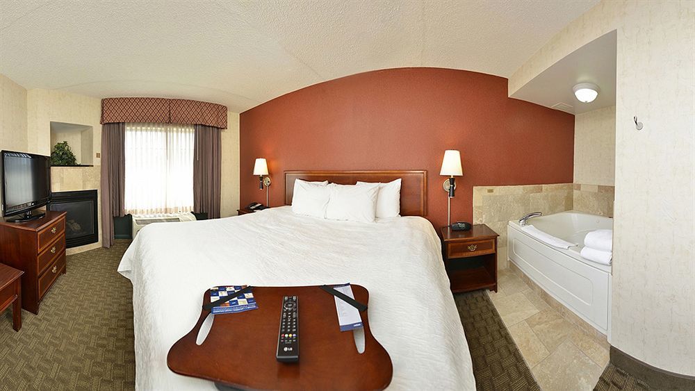 Hampton Inn East Aurora Bagian luar foto